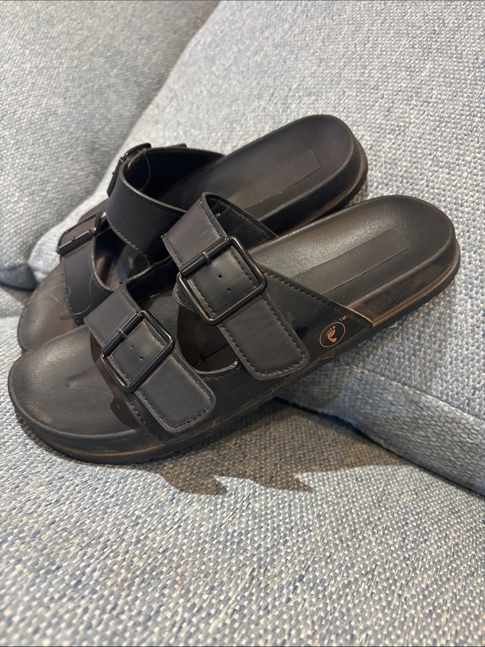 Earthing black slides! Size 9